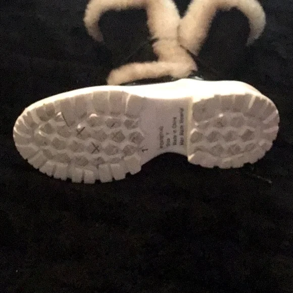 Journee collection, sneaker boot, worn once - Picture 3 of 6